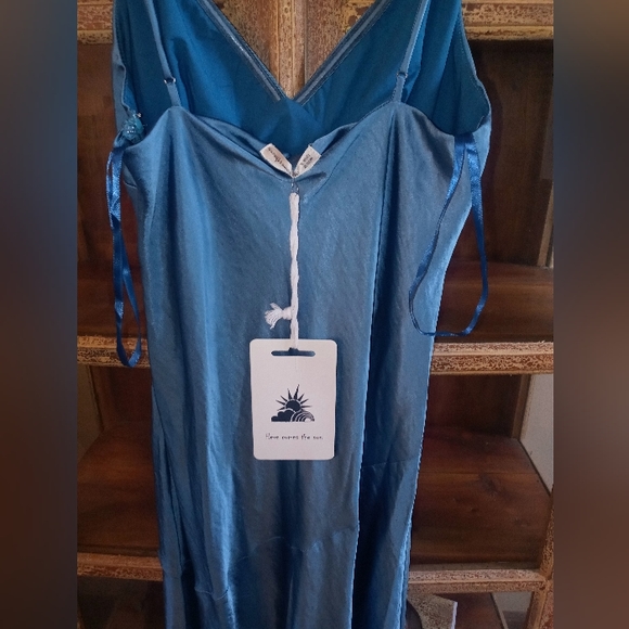 Here Comes The Sun Downtown Cami Strap Front Split Midi Dress NWT Size Large - Picture 7 of 10